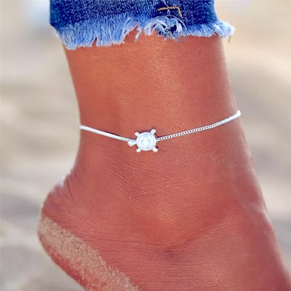 Jewelry - NEW Turtle Charm Silver Adjustable Ankle Bracelet - Brand new anklet!